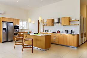 Myra Seafront Suites with Lov