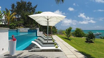 Myra Seafront Suites with Lov