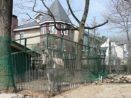 Scotch Court
