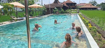 Alamanda Family Villas & Pool