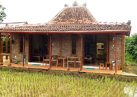 Alamanda Family Villas & Pool