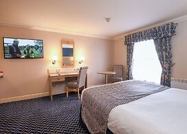 The Queens Hotel & Victoria Cloisters