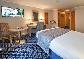 The Queens Hotel & Victoria Cloisters