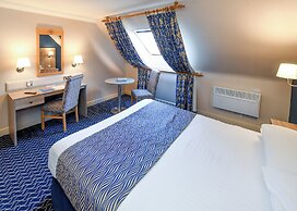 The Queens Hotel & Victoria Cloisters