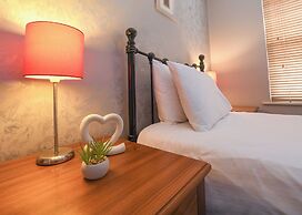 The Queens Hotel & Victoria Cloisters