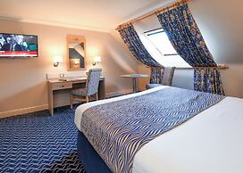 The Queens Hotel & Victoria Cloisters
