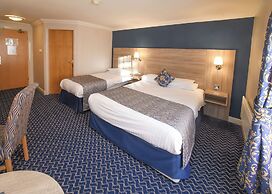 The Queens Hotel & Victoria Cloisters