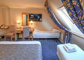 The Queens Hotel & Victoria Cloisters