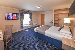 The Queens Hotel & Victoria Cloisters