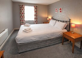 The Queens Hotel & Victoria Cloisters