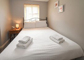 The Queens Hotel & Victoria Cloisters