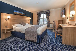 The Queens Hotel & Victoria Cloisters