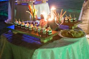 Manaspark Deluxe Hotel