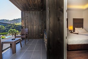 Manaspark Deluxe Hotel