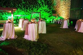 Manaspark Deluxe Hotel