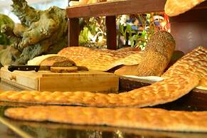 Manaspark Deluxe Hotel