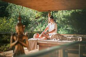 Manaspark Deluxe Hotel