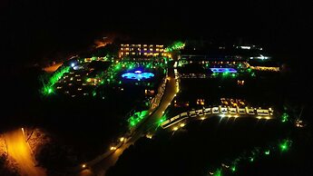 Manaspark Deluxe Hotel