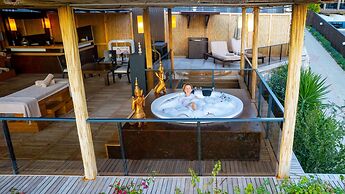 Manaspark Deluxe Hotel