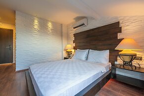 Manaspark Deluxe Hotel