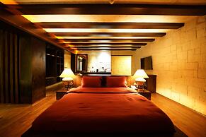 Manaspark Deluxe Hotel