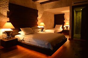 Manaspark Deluxe Hotel