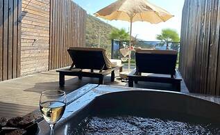 Manaspark Deluxe Hotel