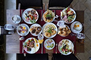 Manaspark Deluxe Hotel