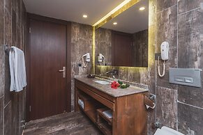 Manaspark Deluxe Hotel