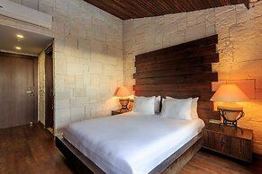 Manaspark Deluxe Hotel