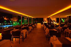 Manaspark Deluxe Hotel