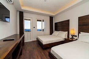 Manaspark Deluxe Hotel