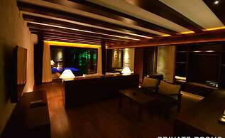 Manaspark Deluxe Hotel
