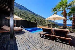 Manaspark Deluxe Hotel