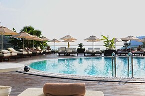 Manaspark Deluxe Hotel