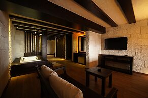 Manaspark Deluxe Hotel