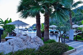 Manaspark Deluxe Hotel