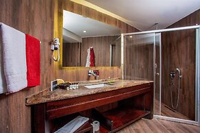 Manaspark Deluxe Hotel