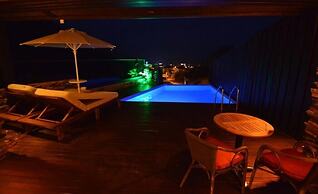 Manaspark Deluxe Hotel