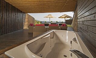 Manaspark Deluxe Hotel