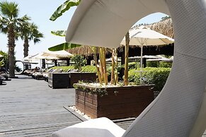 Manaspark Deluxe Hotel