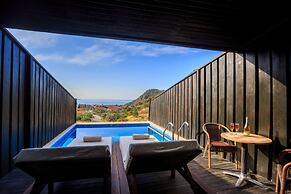 Manaspark Deluxe Hotel