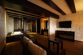 Manaspark Deluxe Hotel