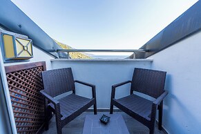 Manaspark Deluxe Hotel