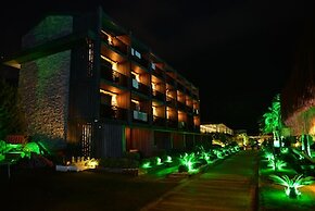 Manaspark Deluxe Hotel