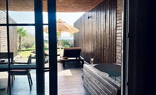 Manaspark Deluxe Hotel