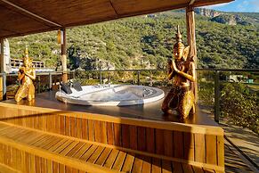 Manaspark Deluxe Hotel