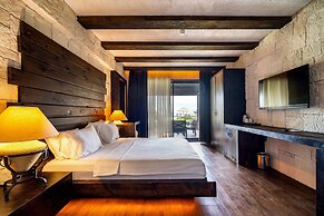 Manaspark Deluxe Hotel