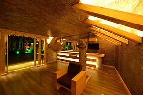 Manaspark Deluxe Hotel