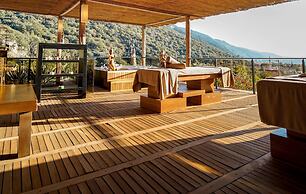 Manaspark Deluxe Hotel